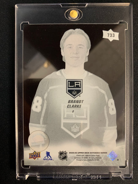 2022-23 UPPER DECK EXT HOCKEY #733 LOS ANGELES KINGS -BRANDT CLARKE ROUND 1 DRAFT CLEAR CUT ROOKIE