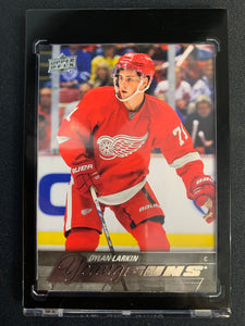 2015-16 UPPER DECK HOCKEY #228 DETRIOT RED WINGS - DYLAN LARKIN YOUNG GUNS ROOKIE CARD