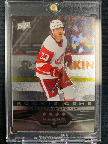 2021-22 UPPER DECK EXTENDED SERIES HOCKEY #BD-46 DETROIT RED WINGS - LUCAS RAYMOND QUAD BLACK DIAMOND RETRO ROOKIE CARD