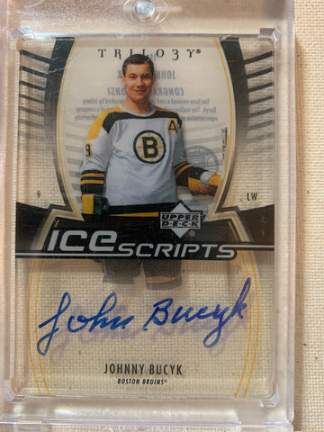 2006-07 UPPER DECK TRILOGY HOCKEY #IS-JB BOSTON BRUINS - JOHNNY BUCYK TRILOGY ICE SCRIPTS AUTO GLASS CARD RAW