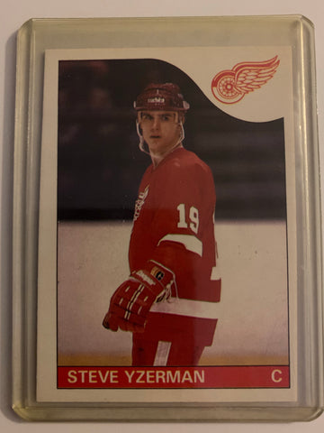 1985-86 O-PEE-CHEE HOCKEY #29 DETROIT RED WINGS - STEVE YZERMAN CARD RAW