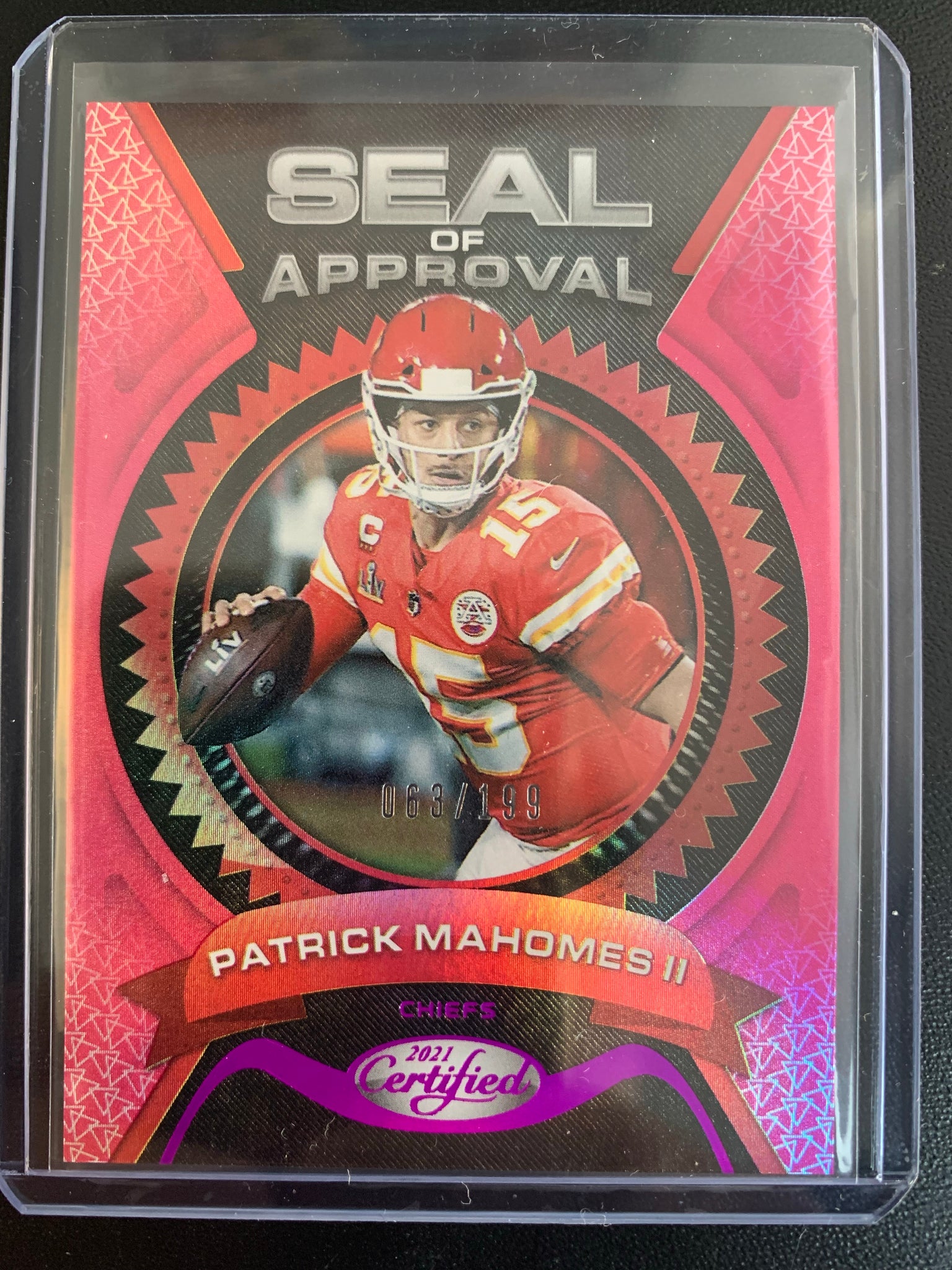 2021 PANINI CERTIFIED FOOTBALL #SA-14 KANSAS CITY CHIEFS - PATRICK MAHOMES PINK PARALLEL SP SEAL OF APPROVAL 063/199