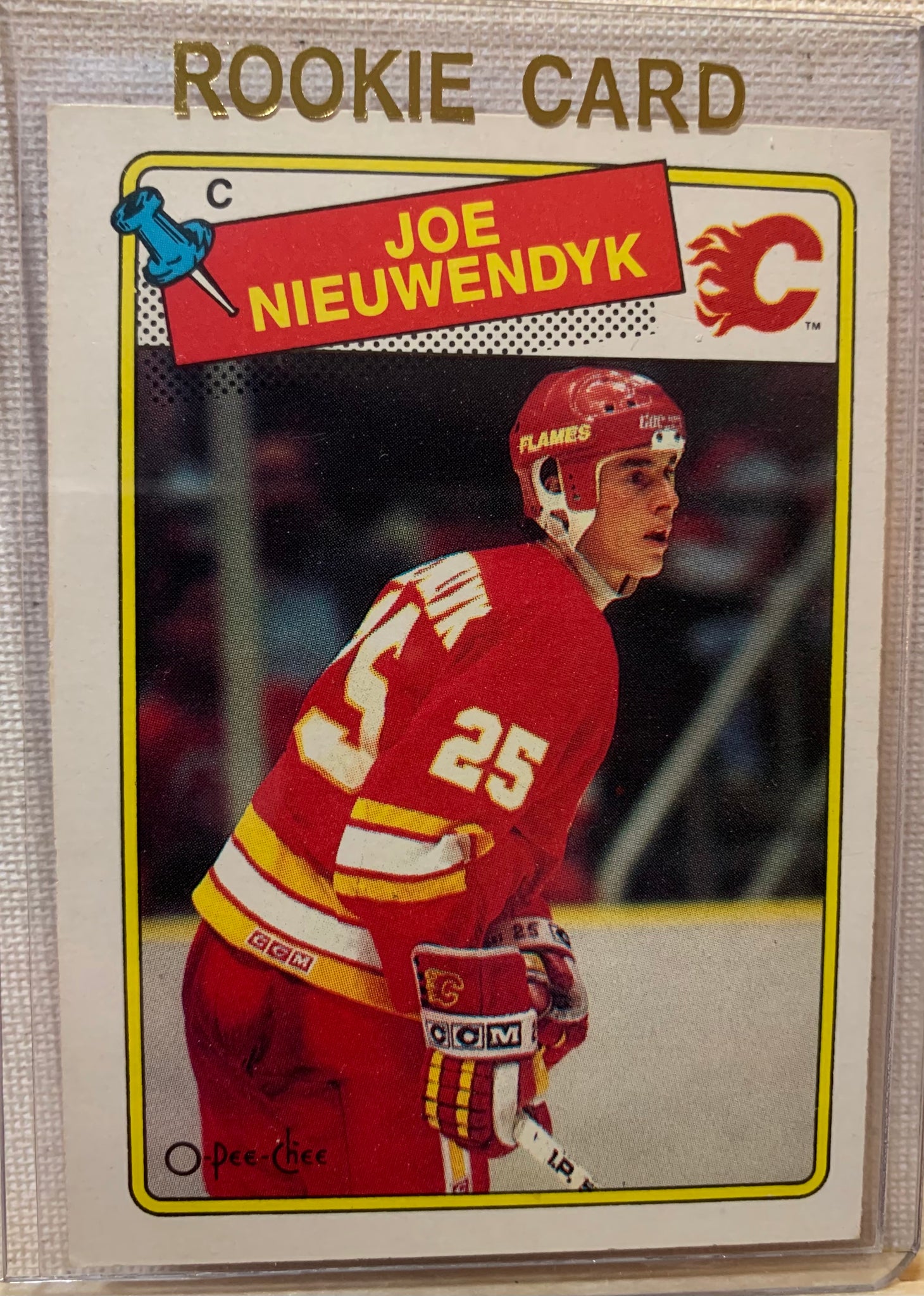 1988-89 O-PEE-CHEE HOCKEY #16 CALGARY FLAMES - JOE NIEUWENDYK ROOKIE CARD RAW